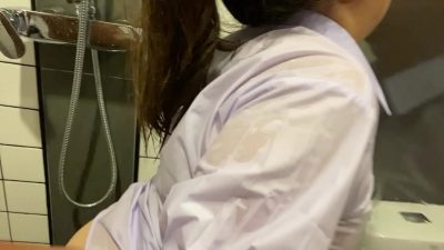 Tắm chung với em học sinh vú to phê vl